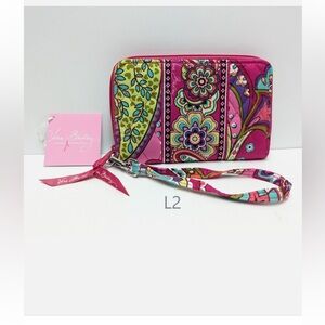 Vera Bradley 6 x 4 x 1 all around Vibrant Floral Wristlet